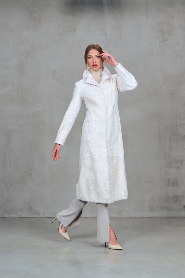 44 / Maxi cappotto in persiano swakara bianco
