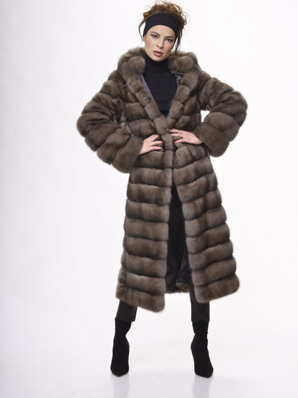 69 / Maxi cappotto con cappuccio in zibellino naturale